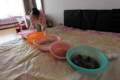 井陉楼上漏水，住户失联，小区没物管，业主维权难！律师来支招……